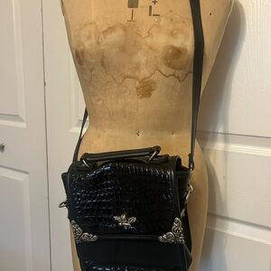 Elegant Black Crocodile-Embossed Crossbody Bag